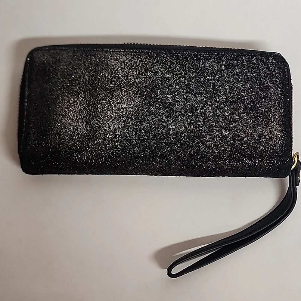 Fossil Metallic Pewter w/Taupe/Gray Inside Wristlet Wallet/Card Holder Clutch